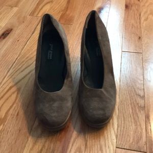 Paul Green brown suede heels.